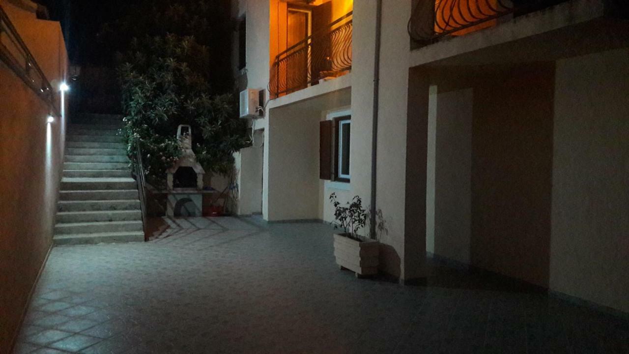 Apartments Antonio Stari Grad  Exterior foto